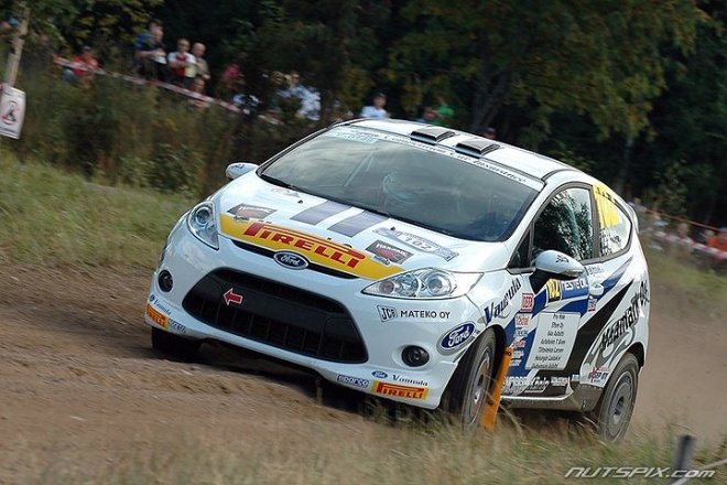 Jedeš stále se Sami Taskinenem nebo jsi startoval i s někým jiným? V rallye jsem ačínal s mým stávajícím spolujedcem Sami Taskinenem. Několikrát jsem jel se námým.