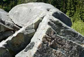 Krajina kolem nás: Lokalita Čertovka leží v oblasti českého masívu. Zdejší granit je starý zhruba 515 miliónů let.