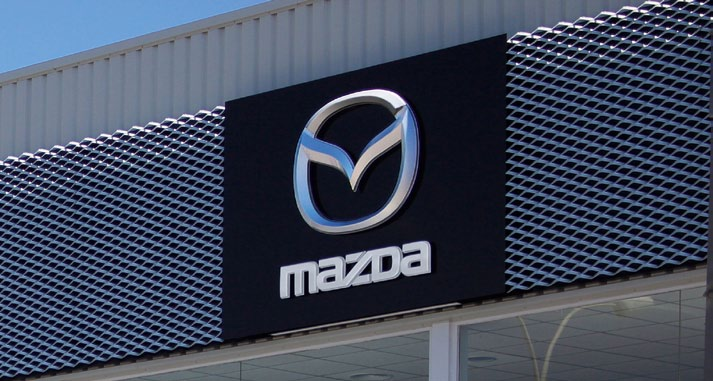 N Á Š Z Á V A Z E K V Ů Č I V Á M A V A Š Í M A Z D Ě : APLIKACE MY MAZDA Stáhněte si svoji aplikaci My Mazda.