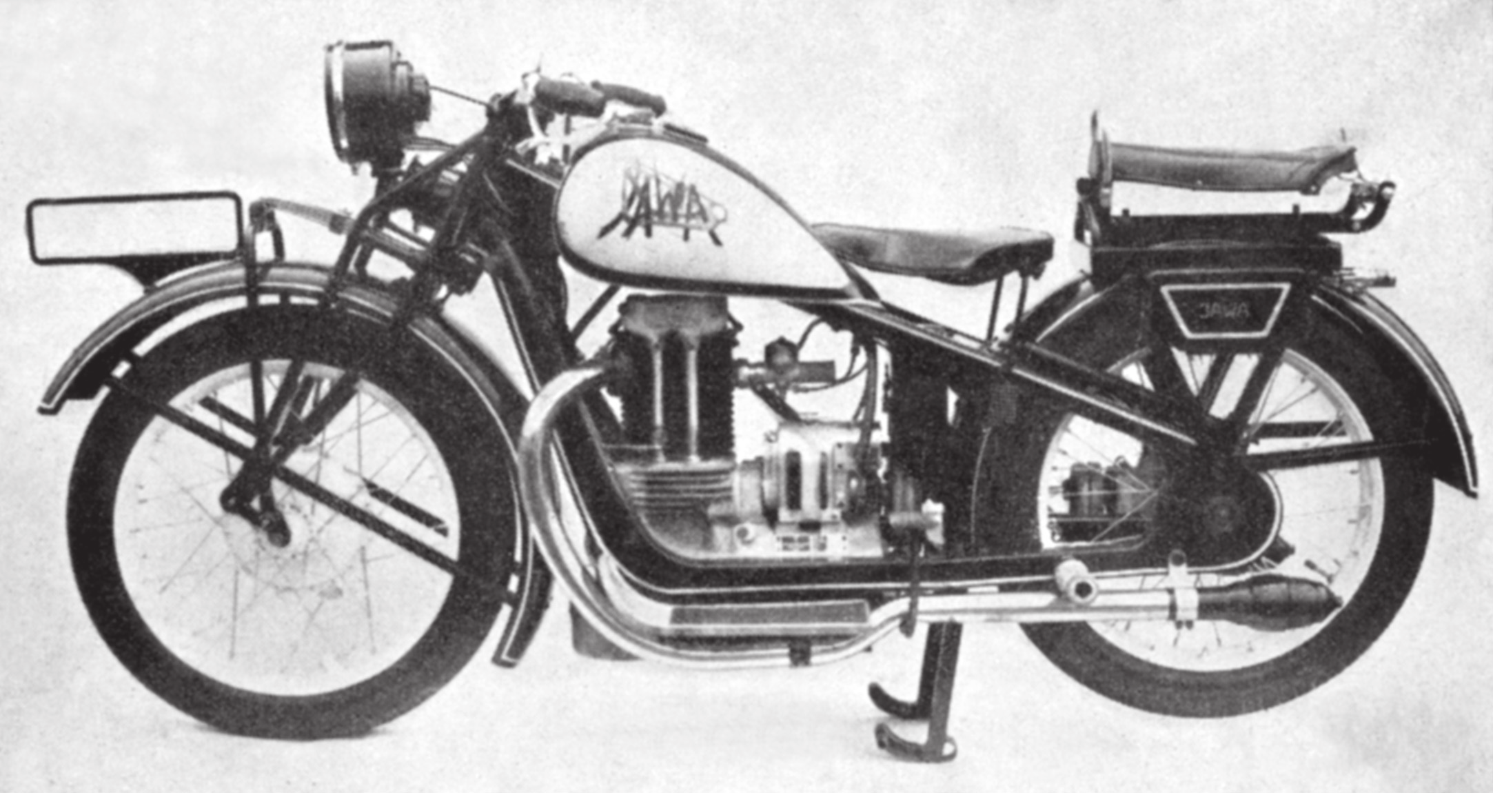 Slovo autora Úvodem Prvním motocyklem nesoucím značku Jawa, který v roce 1929 opustil zbrojovku ing. Janečka, byla jednoválcová čtyřdobá pětistovka s ventilovým rozvodem OHV.