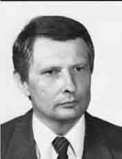 BALLEK, Ladislav prozaik, esejista 2. 4. 1941 Terany Žije v Bratislave. Vyrastal v rodine colného úradníka v Dudinciach, neskôr v Šahách, kde navštevoval základnú a strednú školu. V r.