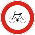 Cyklisté V tomto ročním období začíná sezóna cyklistů, kteří jako řidiči nemotorových vozidel musí dodržovat stanovená pravidla silničního provozu.