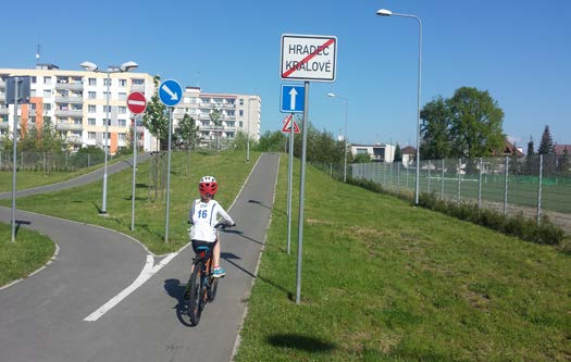 3. Sklad materiálu je to potřebné zařízení ke skladování hlavně pomůcek k výcviku (dopravní značky, rozhlasové zařízení, plátěná čísla apod.) 4.