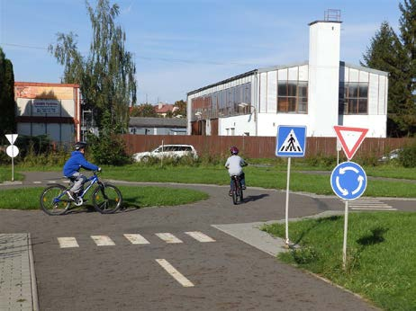 1.4 Školní dětské dopravní hřiště Školní DDH zobrazené na Obr. 3 se budují v areálu školy. Slouží především dané škole.