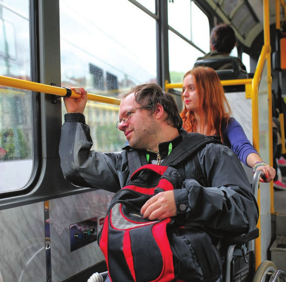 12 Ústřední autobusové nádraží Praha Florenc www.florenc.cz Ústřední autobusové nádraží Praha Florenc (ÚAN Praha Florenc) odbavuje dálkové vnitrostátní i mezinárodní linky autobusů.