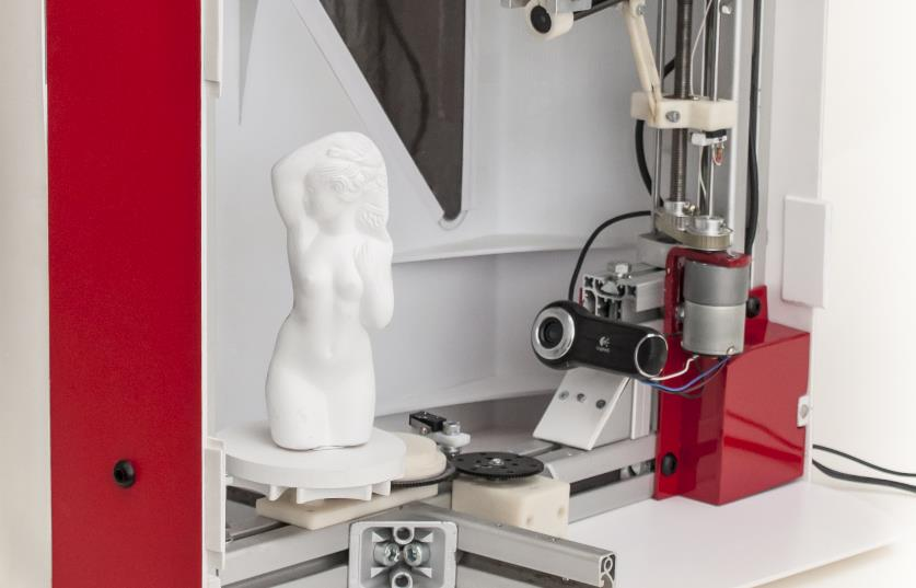CO ŘEŠÍME V PROJEKTOVÉ VÝUCE Stavíme 3D tiskárny Stavíme vlastní experimentální zařízení