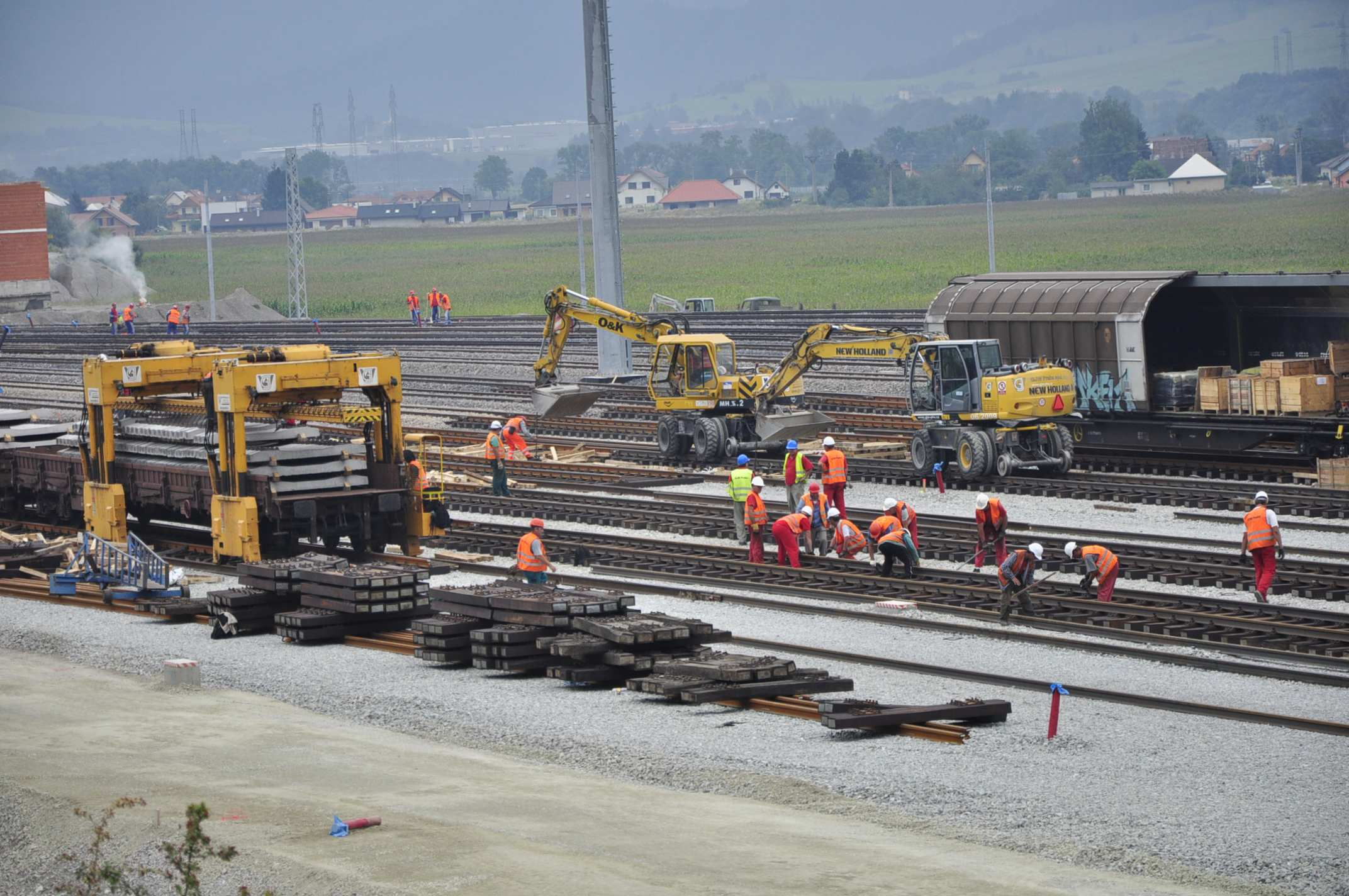 Výroční zpráva 2010 10 Obchodní vyhlídky v budoucím období Název stavby: Optimalizace trati Rokycany Zbiroh Objednatel: Správa železniční dopravní cesty, státní organizace Vyšší zhotovitel: EUROVIA