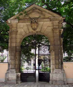 BRATISLAVA Palác s areálom bývalý prepoštský palác Kapitulská 19, č. ÚZPF 64/1 3, č. parc.