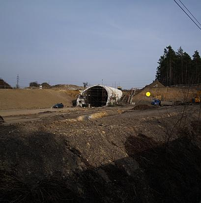9 Přílohy Situační fotografie stavby železničního tunelu Osek a půdního horizontu (str.62).