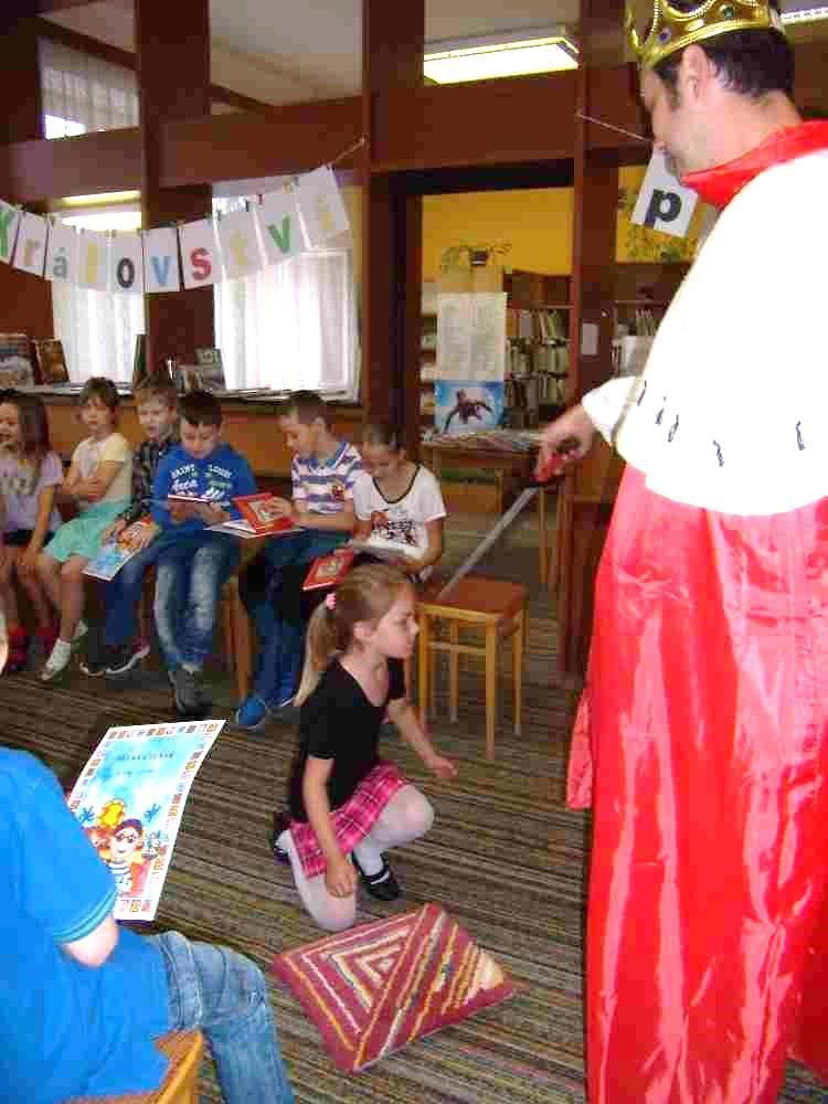 Pasování na čtenáře Každý prvňáček se ve škole během roku naučí spoustu nového. Jednou z dovedností, kterou na konci první třídy každý školák zvládne, je čtení. Dne 31.