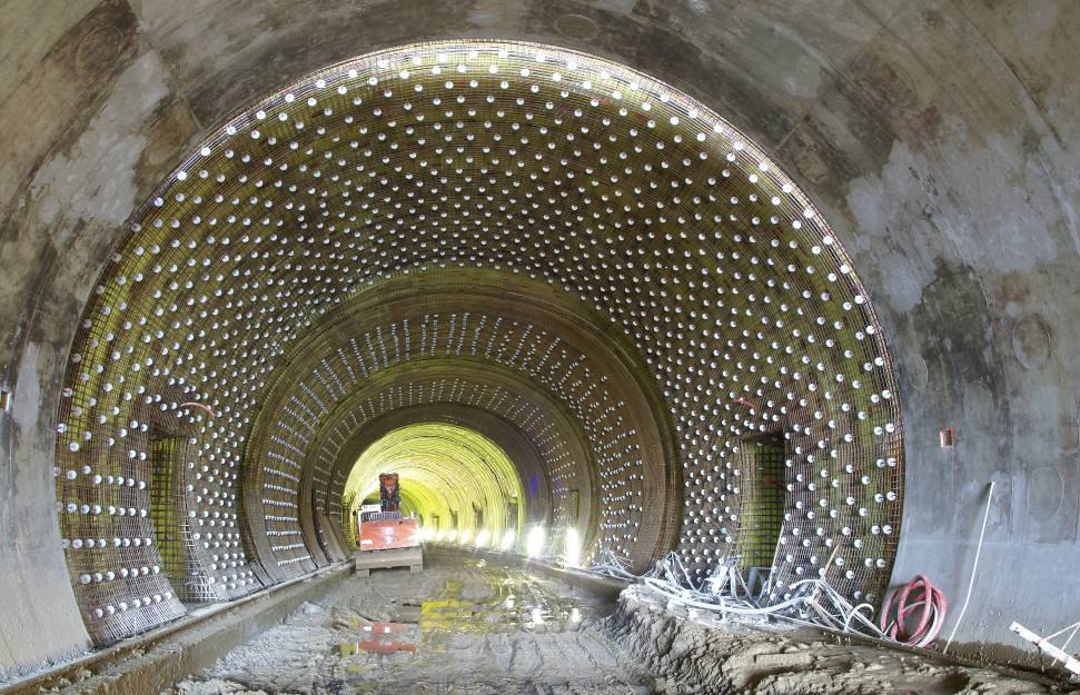 SAMONOSNÁ VÝZTUŽ DEFINITIVNÍHO OSTĚNÍ VYZTUŽENO 6 BLOKŮ NA