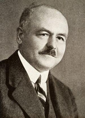 Románská architektura dějiny bádání Před druhou světovou válkou -Vojtěch Birbaum (1877-1934) - autor prvních přehledů vývoje české románské a gotické architektury - nejstarší české baziliky, rotundy