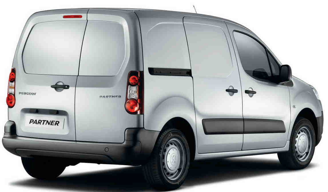Sériová výbava + PACK Manuálna klimatizácia Airbag spolujazdca Dvojmiestne sedadlo spolujazdca Multi-flex (1+2) Pack Plus (elektrické sekvenčné ovládanie okna vodiča - diaľkové ovládanie centrálneho