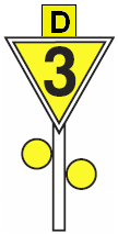 Žltý, na vrchole postavený trojuholníkový štít alebo terč s bielym okrajom; na štíte alebo terči čierna číslica Predzvestník uvádza v desiatkach kilometrov za hodinu zníženú rýchlosť, ktorou smie