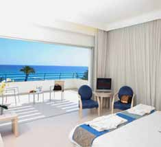 Cyprus Protaras Vrissiana Beach Hotel POPIS HOTELA > hlavná reštaurácia, à la carte reštaurácia > lobby bar, bar pri bazéne > Wi-Fi pripojenie a internetový kútik za poplatok > vonkajší bazén s