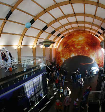 Novinky v programu pro druhé pololetí 5 Science Center 3D Planetárium E Expozice E Expozice Vesmír L Laboratoře 3D 2D Projekce v planetáriu S