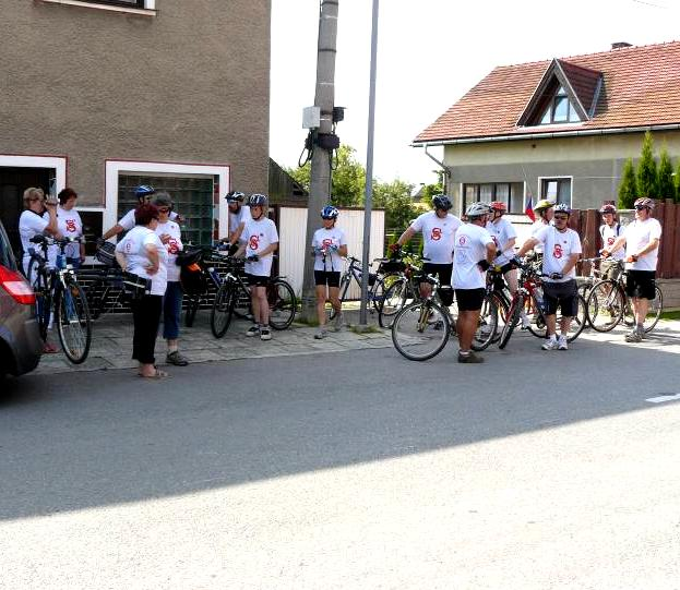 Jako zásadní se přihodilo náhodné setkání s prezidentem klubu, panem Róbertem Fajtou, nám doposud neznámého sportovního spolku Klubu Nadšencov Amaterskej Cyklistiky Ružomberok (KNAC).