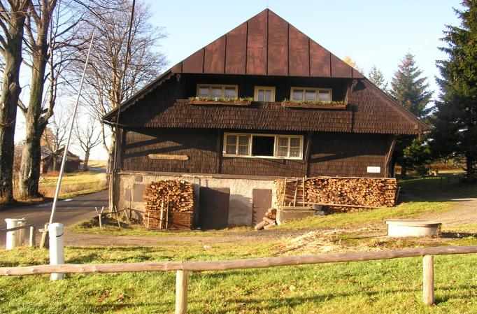 základna v Kunkovicích je provozována pouze v letních měsících při pořádání letních dětských táborů.