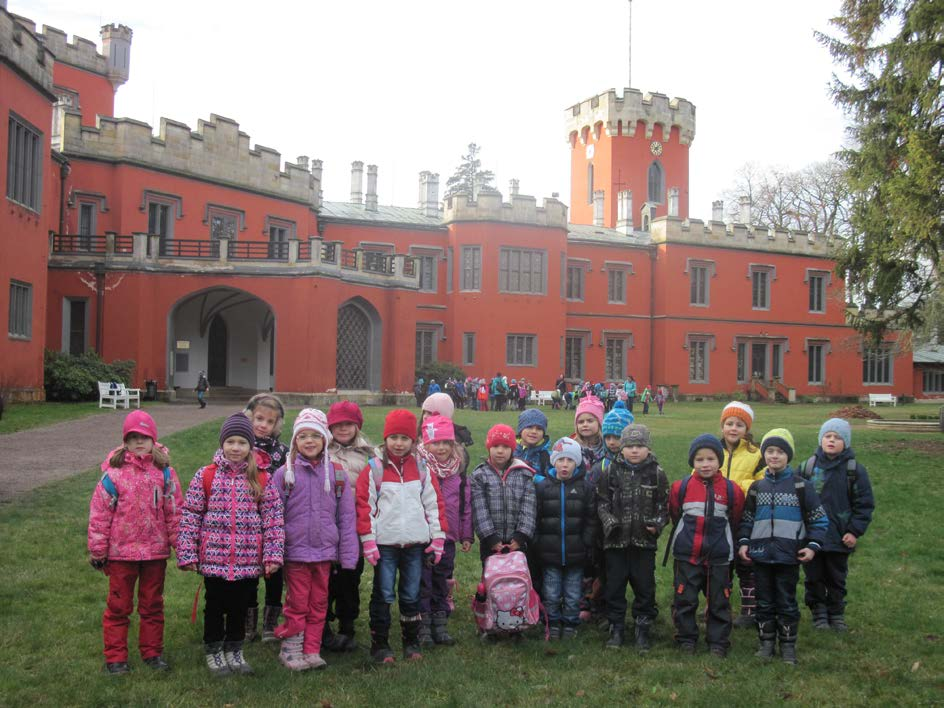 Mikulášská besídka Stalo se již tradicí, že žáci 1. třídy jsou pozváni SOŠPg v Nové Pace na vánoční Mikulášskou besídku spojenou s nadílkou.