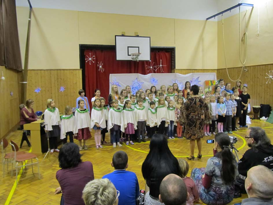 Den Země ve Staré Pace Na naší škole jsme si Den Země připomněli ve čtvrtek 14. 4. 2016. V letošním školním roce jsme zvolili téma Vznik života na Zemi.