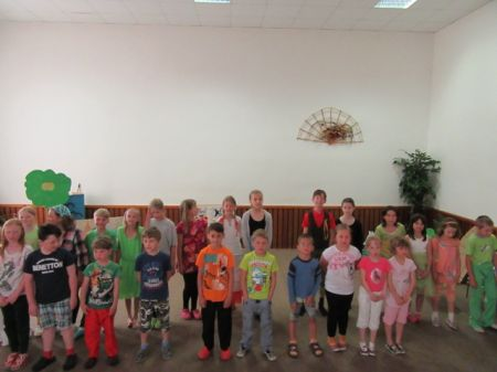 Červen Těšíme se na cyklostezky, na výlet Stezkou korunami stromů, na přívoz přes Lipno, na snídaně a večeře milého pana majitele Rychlíka, na sportovní hry s panem ředitelem a na kamarády.