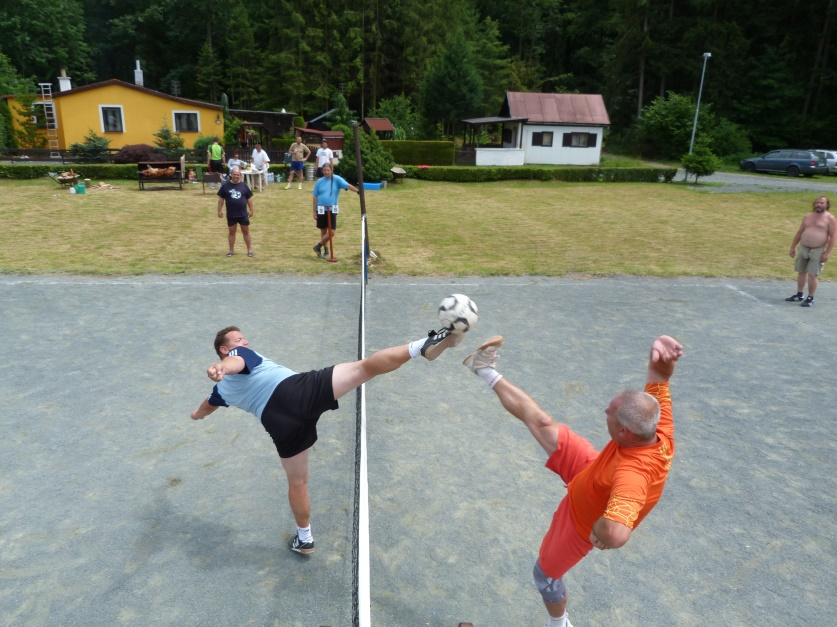 V sobotu 2. července proběhl na hřišti u pláže jubilejní 20. ročník nohejbalového turnaje trojic, který je již několikátým rokem hrán jako Memoriál Josefa Vlčka.