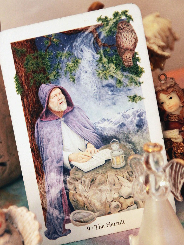 rozvinout a vytříbit každý z nás! Je to však podobné jako s našimi svaly: pokud je nepoužíváme a neposilujeme, ochabnou. 3. mýtus: Tarot je únikem z reality Opak je pravdou.