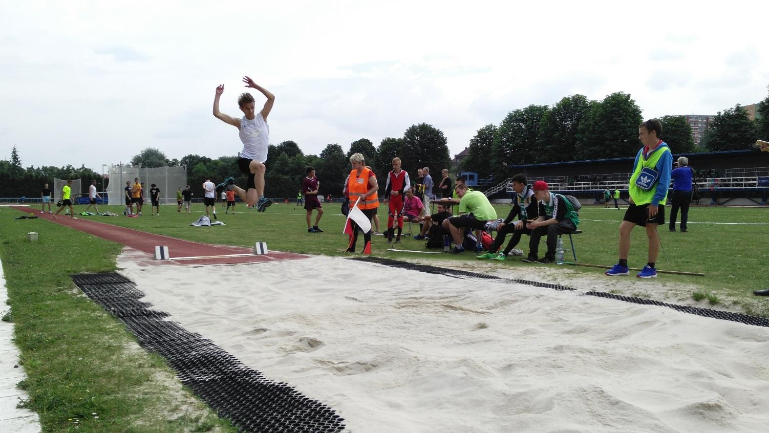 VÝSLEDKY : Běh na 100m ( celkem 11 závodníků ) : ( měřilo se elektronickou časomírou ) 1. Ondriska Jakub SŠP Jílová Brno 11,59 s. 12 bodů 2. Šrejl Filip SŠ Ústí nad Labem 11,70 10 bodů 3.