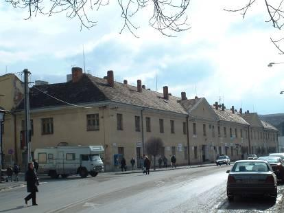 Ekonomický rozvoj mesta Trenčín Masarykove kasárne v širšom centre na Legionárskej ulici v Trenčíne získalo mesto Trenčín v 90-tych rokoch minulého storočia vtedy ešte od Ministerstva obrany