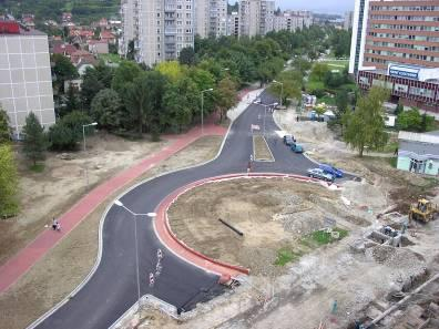 V treťom júlovom týţdni 2005 sa začala výstavba kruhového objazdu v kriţovatke Soblahovskej ulici, Legionárskej ulici a Ulici Dolný Šianec. Hlavným dodávateľom prác boli Cesty Nitra, a.s., Nitra, stredisko Trenčín.