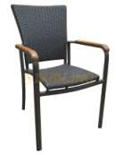 DL SOPHIE Hliníková stolička s z umelého ratanu. Opierky z teakového dreva. Vhodná na použitie v exteriéri.