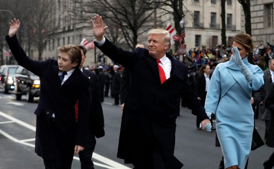 vláda udělá, se budou odvíjet od hesel: Kupujte americké zboží! a Zaměstnávejte Američany!