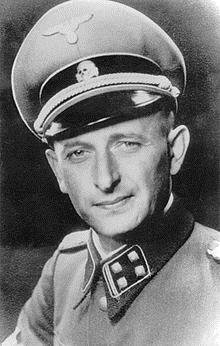 Adolf Eichmann (1906 1962) 1932 se stává členem nacistické strany a příslušníkem SS 1934 začíná