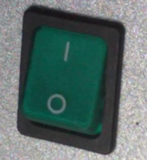 1. Hlavní vypínač 2. Spínač svítidla Hlavní vypínač na krytu přívodní skříňky se stlačí do polohy I., čím je přístroj zapnutý.