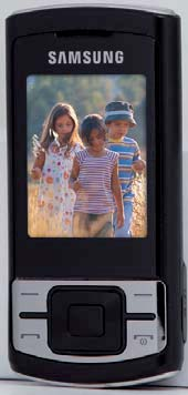 Orange Vegas Maxifón ZTE S302 Najdostupnejší telefón s plne dotykovým ovládaním. Sympatický dizajn, malé rozmery. To je model Orange Vegas. Ovládanie je možné aj pomocou priloženého dotykového pera.