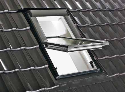 Strešné okná Designo R6 Designo R6 nízkoenergetické kyvné strešné okná K/H Drevené dekory pre plastové okná: Prednosti Roto: Technické hodnoty pre plast: Technické hodnoty pre drevo: Zlatý dub (K G)