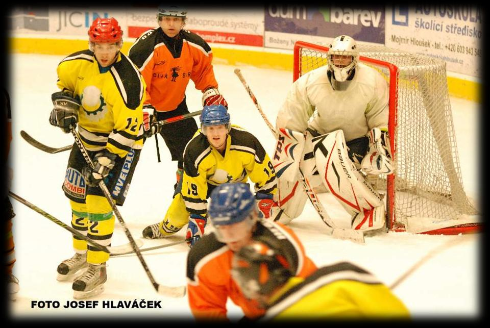 16. kolo 06.02.2016 10:30 HC HOLÍN HC SKLEPY TEAM N.P. 4 7 ( 0 : 4, 2 : 2, 2 : 1 ) 28. Jaroslav Hlavatý (Milan Šobek), 36. 4/4 Erik Body (Vojtěch Mašek), 42. Erik Body, 58.