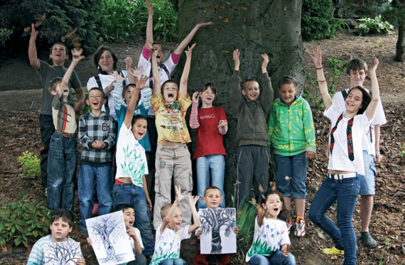 Buk příběhů tak říkají děti ze základní školy v Šumperku stromu na školní zahradě. V roce 2012 pro něj získaly v anketě 2. místo. Koho do ankety zapojit? Velmi jednoduše řečeno všechny!