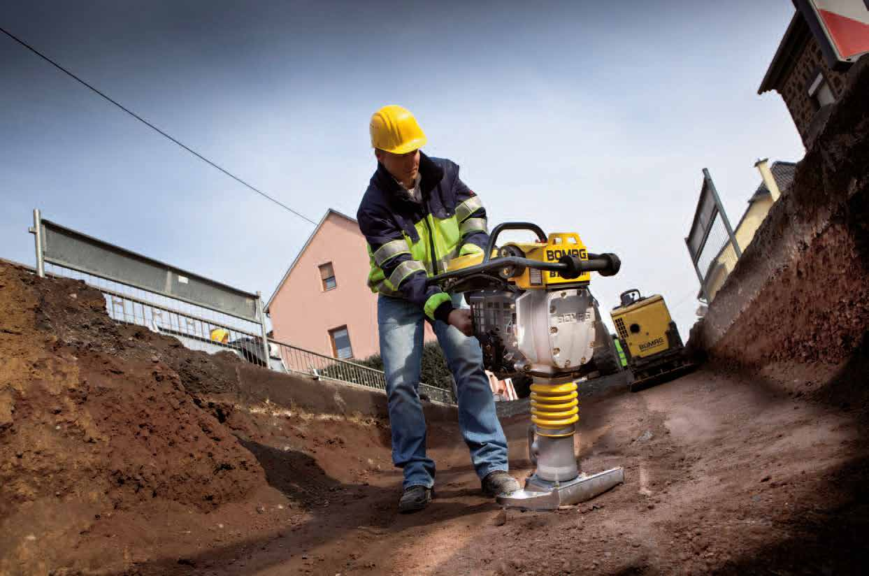 BOMAG BT Odolnost a snadná obsluha Pěchy BOMAG jsou svou konstrukcí předurčeny k nasazení na výkopové práce, pokládku inženýrských sítí, výkopy a příkopy, hutnění