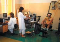 VOJENSKÉ ZDRAVOTNICTVÍ Ve výcvikovém roce 2002 plnila zdravotnická zařízení Armády České republiky kromě úkolů běžné primární a odborné péče programy preventivní a v součinnosti s vojenskou lékařskou