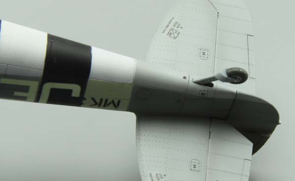 POSTAVENO Spitfire Mk.IXe 1/48 Mk.IXe, W/Cdr J. E. Johnson, velitel No. 144 Wingu, červen 1944 postavil Martin Nademlejnský Tento letoun měl používat jako svůj záložní J. E. Johnie Johnson, velitel No.