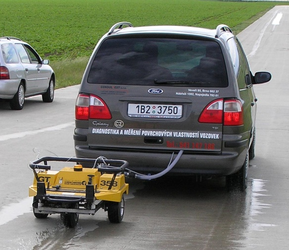 3.6. Porovnání měření zařízením TRT a Griptester Srovnání měřících zařízení TRT (obr.3) a Griptester358, dále jen GT, (obr.