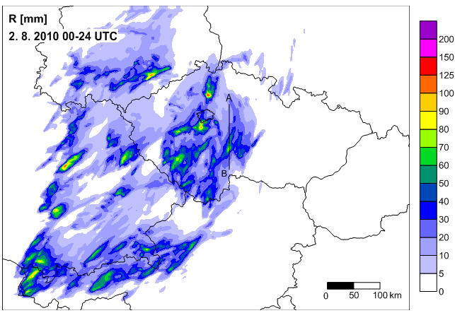 Obr. 35 Prognostické pole srážkových úhrnů pro den 2. 8. 2010 v čase 00 24 UTC. Přímka AB ukazuje linii vertikálního řezu θ e zobrazeného na obr. 36.