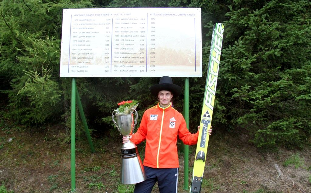 Borek Sedlák loňský titul neobhájil a přenechal trůn Lukáši Hlavovi Ve společné kategorii mužů a juniorů hlavního závodu Memoriálu Jiřího RAŠKY 2012 se představilo 47 závodníků z ČR, Norska, Polska,