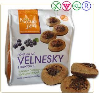 VELNESKY Pohánkové sušienky s fruktózou a čučoriedkami polomáčané 200g 6/10 ZLOŽENIE: kakaová poleva s fruktózou 17% (rastlinný tuk /palmojadrový, palmový, shea/, sušená srvátka, odtučnené kakao 14%,