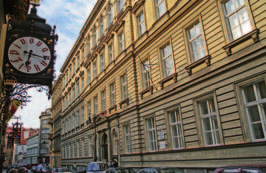 Masarykova střední škola chemická, důvěrně známá jako Křemencárna, patří mezi nejstarší průmyslové školy v Praze. Jako samostatná škola působí od roku 1945, na stávající adrese od roku 1952.