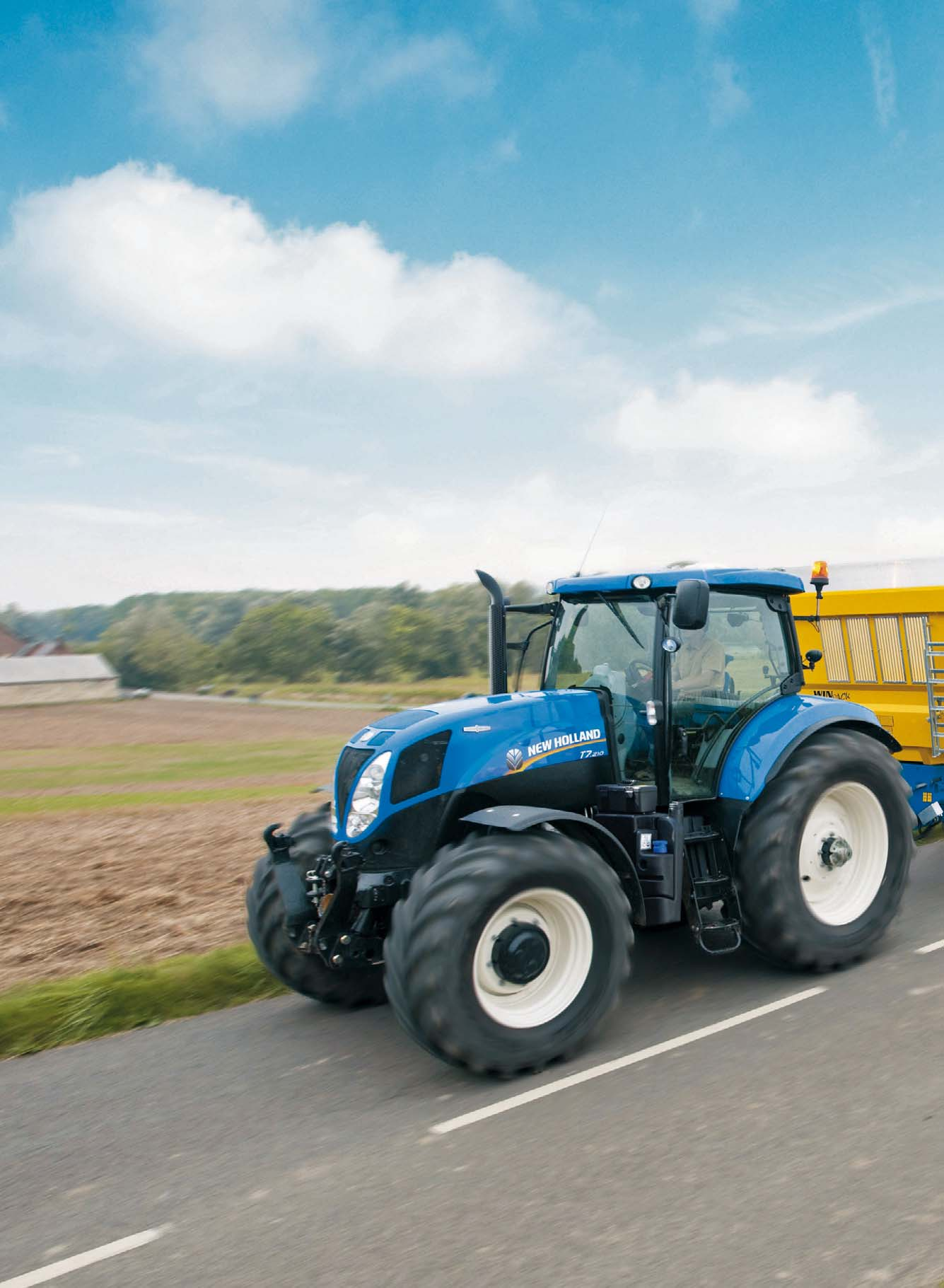 2 3 POTŘEBY SE STÁLE MĚNÍ. T7 RYCHLE REAGUJE. VYŠŠÍ PRODUKTIVITA A VÝKON Traktory T7 jsou vybaveny špičkovou technologií New Holland SCR, díky které efektivně splňují limity normy Tier 4A. Tzn.