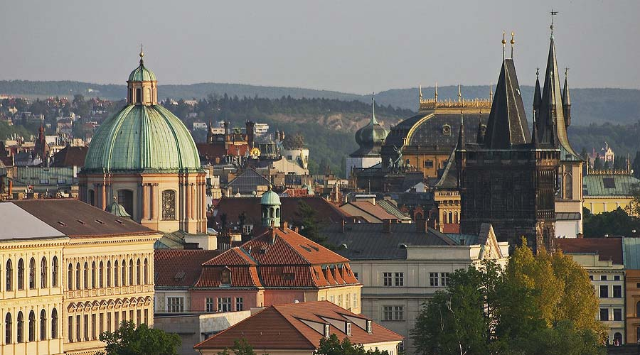 Úvod Městská správa Zákon č. 131/2000 Sb., o hlavním městě Praze, v platném znění, upravuje postavení Města jako hlavního města České republiky, kraje a obce.