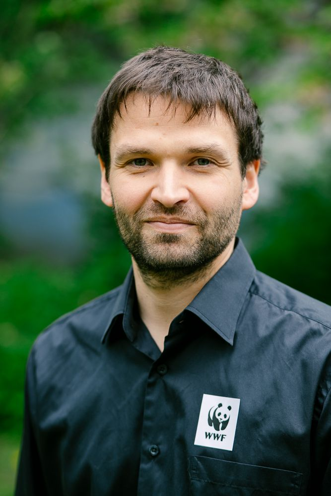 Michael Zika, Austrian Biodiversity Programme, WWF Rakousko Michael Zika je školený ekolog, který pracuje již více než 7 let pro WWF v Alpách, Karpatech a v regionu Mekongu.