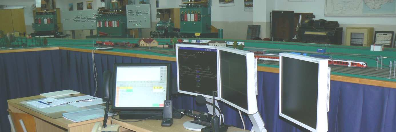 Obrázek 5 Jednotné obslužné pracoviště s radiovou ústřednou MRS (Zdroj: autoři) 3. Využití dopravního sálu Hlavním těžištěm jeho využití je pochopitelně výuka studentů DFJP.